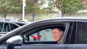 球迷偶遇新疆球星阿不都开车 评论区惊现赵睿：是我的帕拉梅拉！