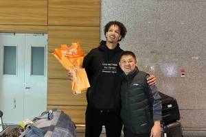 德万特&middot;威尔逊抵达长春龙嘉机场